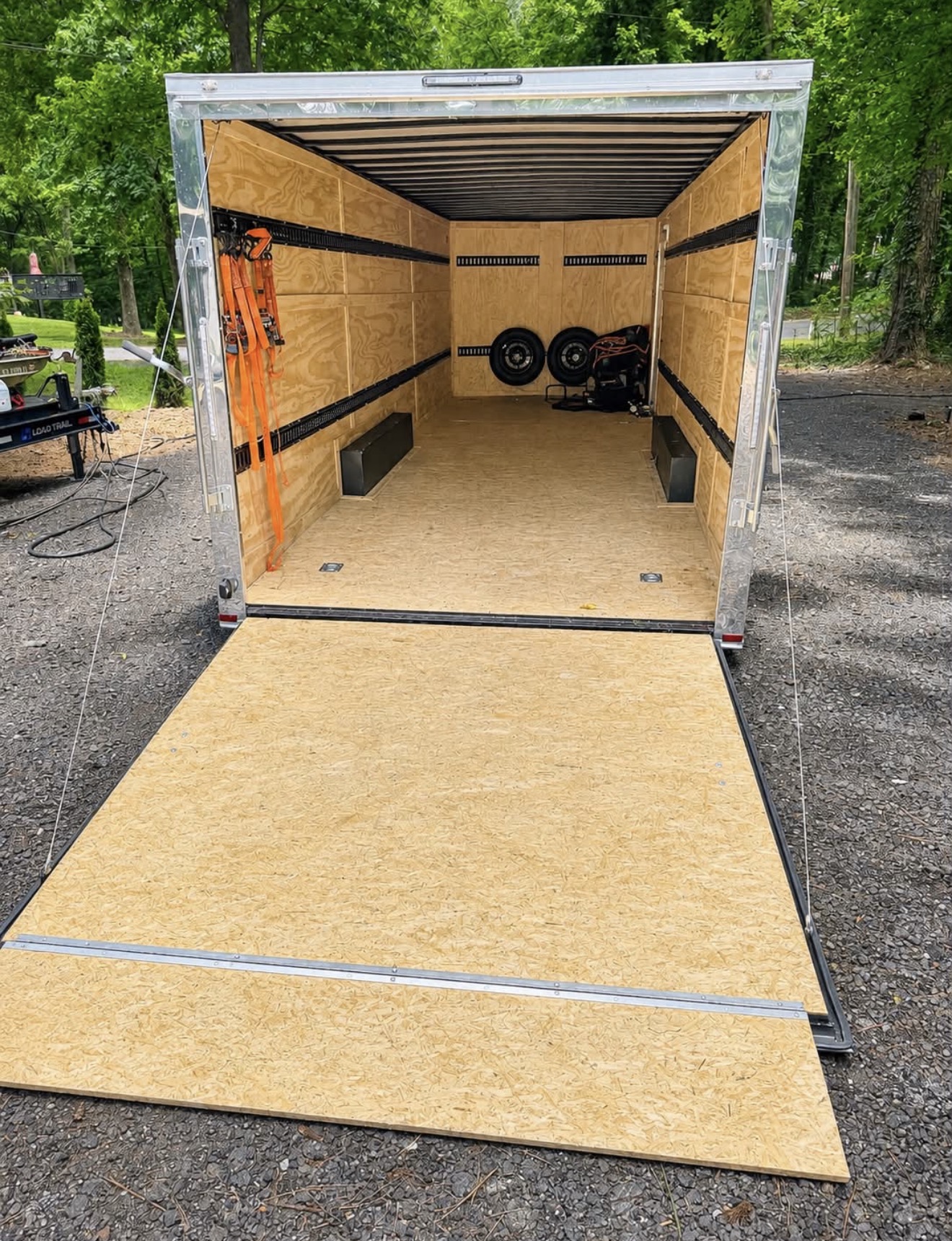 24ft Enclosed Trailer thumbnail 3