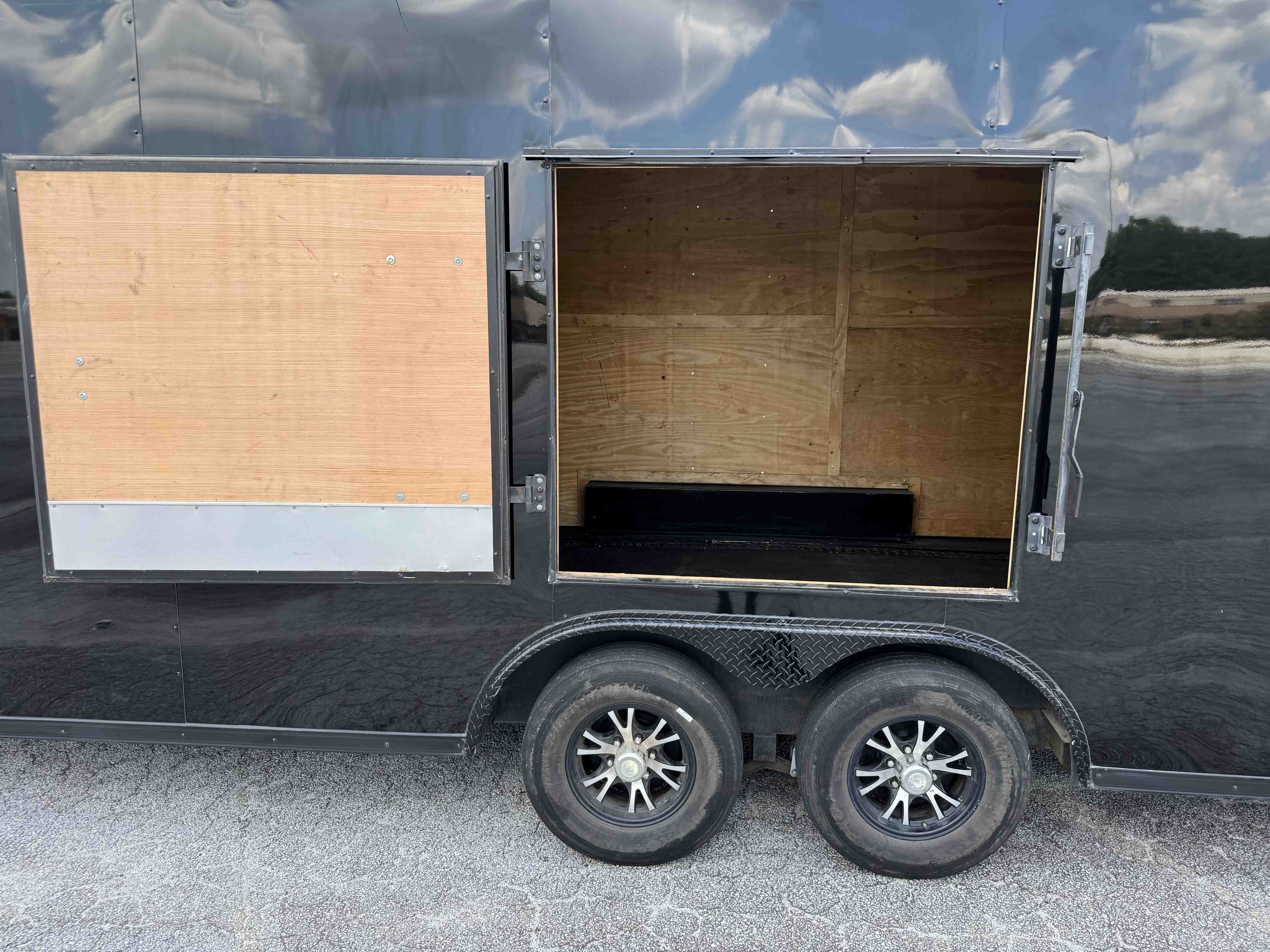 Seed Cargo 8.5x24 7' Ceilings thumbnail 4